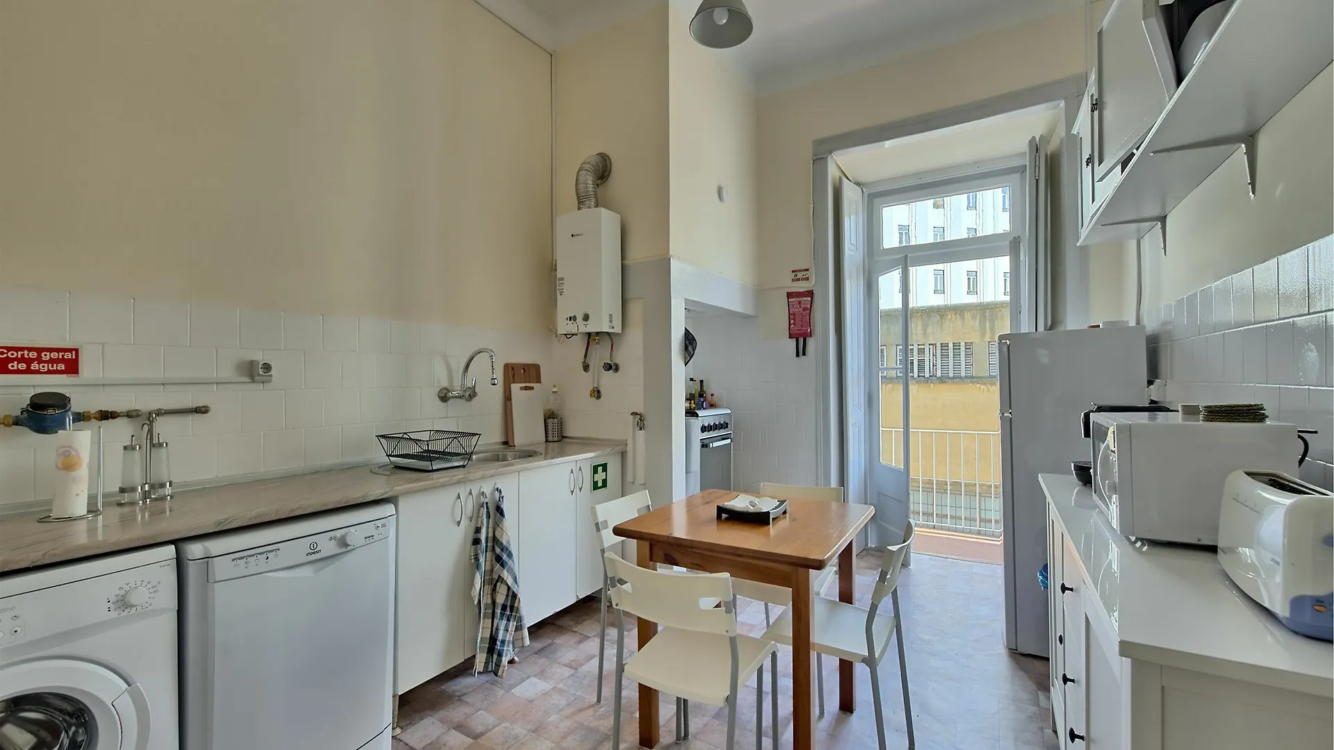 Almirante Reis Apartment Lisbon Portugal